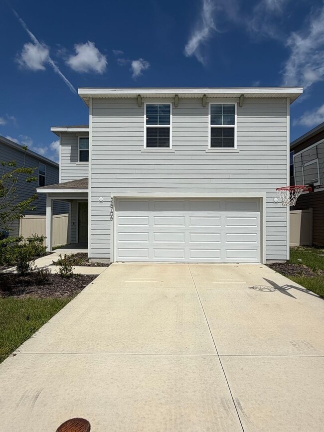 Building Photo - Beautiful Home in Newberry, FL – Spacious, Modern, and Peaceful Living