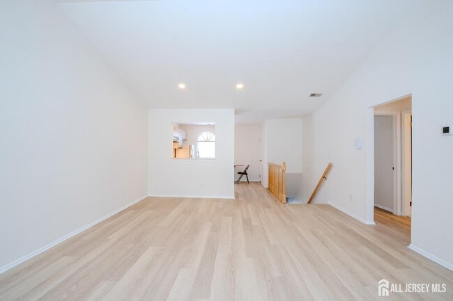 Photo - 32 Tanglewood Ct