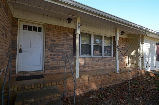 Photo - 180 Bruce Ct