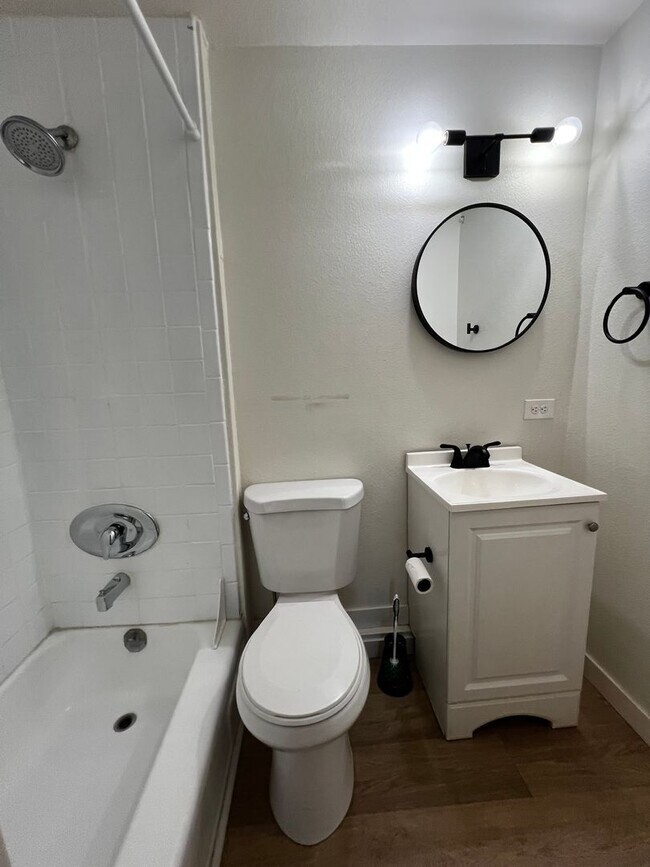 Move in special 1100 off and Rest of Sept... Apartment Unit 2