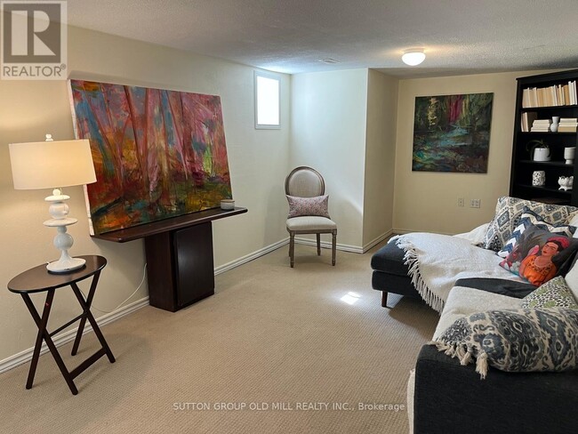Photo - 1049 Royal York Rd
