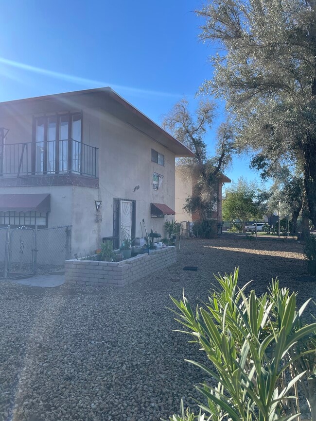 Building Photo - 3380 Brussels St Unit 4