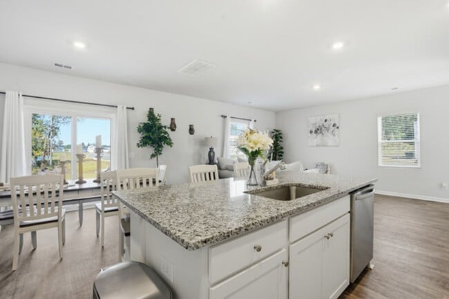 Photo - New Hampstead Beauty