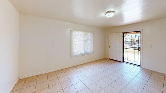 Photo - 939 E 111th Dr