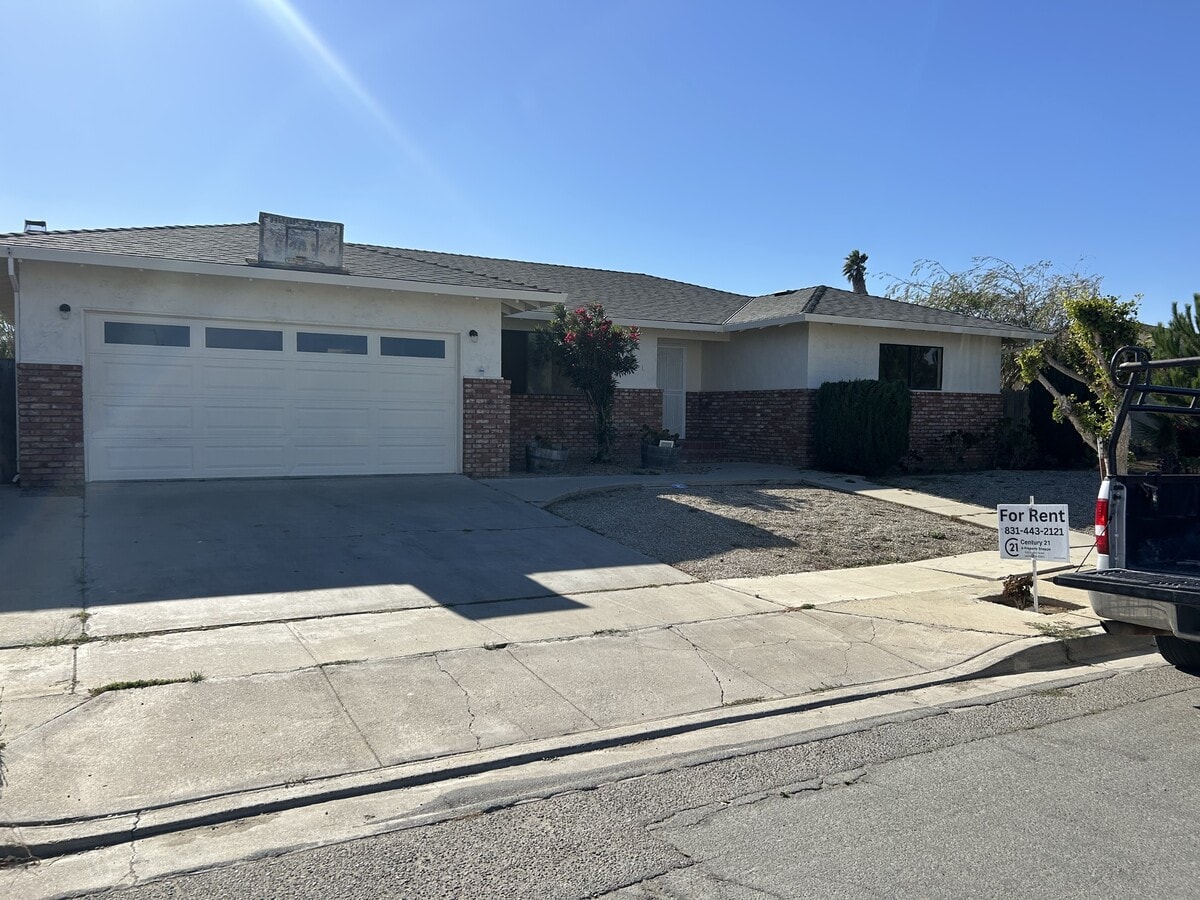 Photo - 211 Renfro Pl