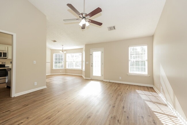 Photo - 106 Lyndhurst Dr