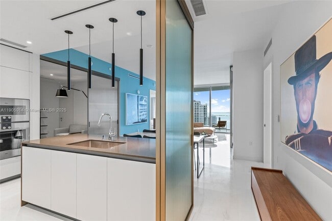 Photo - 300 Biscayne Blvd Way Unidad 2505