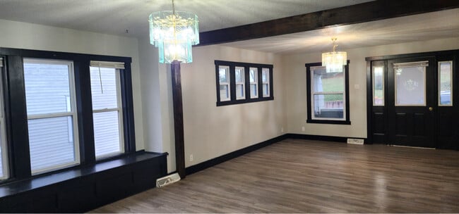 Photo - 144 S Main St