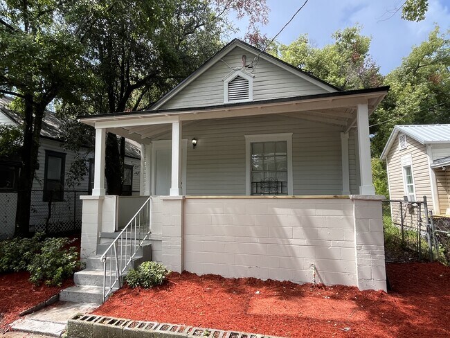 Photo - 1485 Steele St