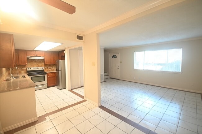 Photo - 8340 La Roche Ln