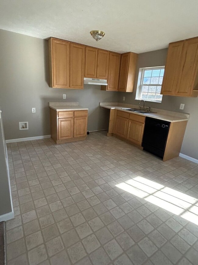 Photo - Available 10/01/2025 3 Bedroom 2 bathroom ...