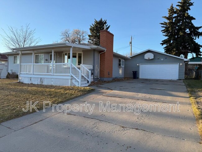 Building Photo - 121 Riverview 4 E