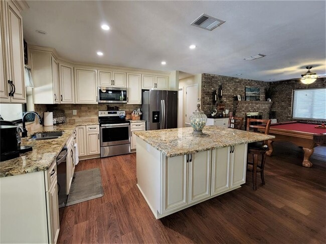Photo - 3104 Clovewood Pl
