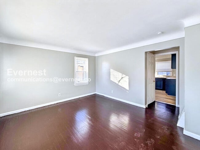 Photo - 18559 Mackay St