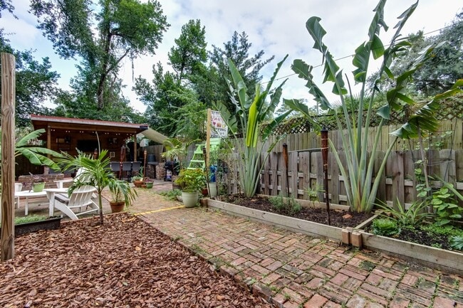 Photo - 115 W 2nd St