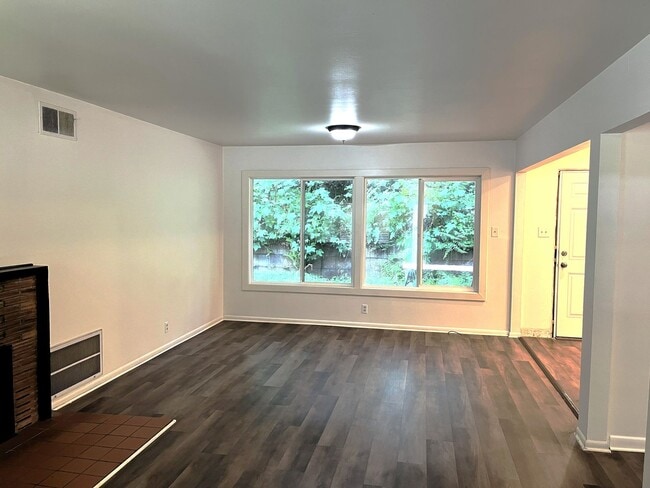 Photo - Enjoy Modern Living in this Upgraded home in a wooded area!