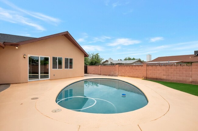 Photo - 6-Bedroom Tempe Home with Private Pool, Garage & Ideal Location