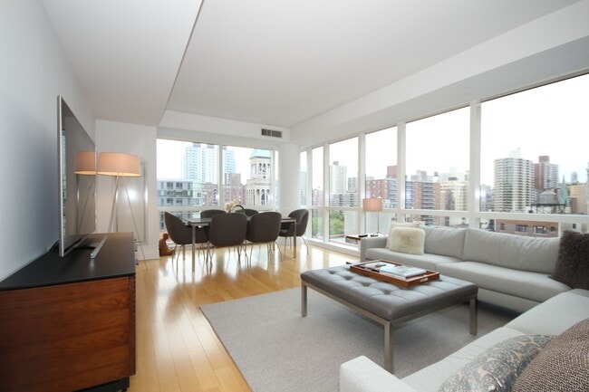 Building Photo - 2628 Broadway Rental