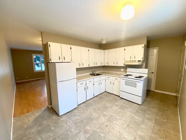 Photo - E18-1900 Strathcona Avenue, Prince George, BC, Canada Unité E18