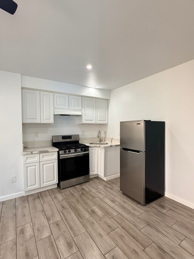 Photo - 14643 Chatsworth St
