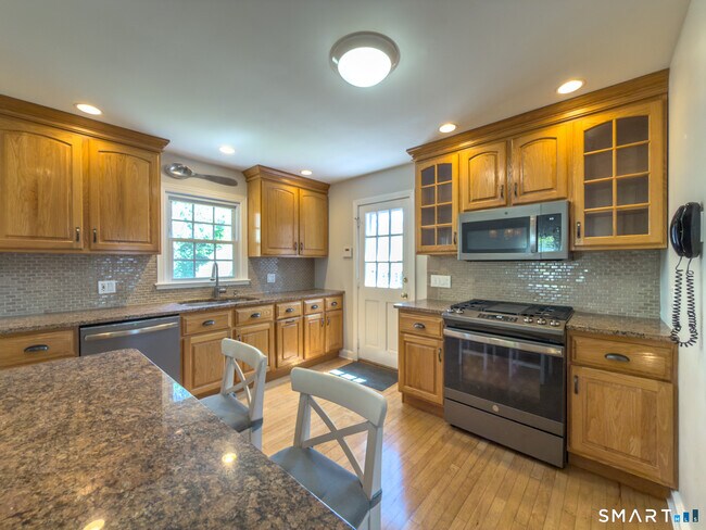 Photo - 65 Buell St