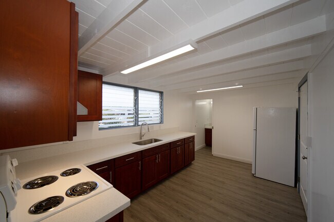 Photo - 1957 Hoohai St Unit Side 2