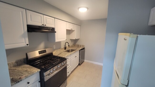 Photo - 720 S New Rd