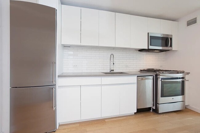 Photo - 331 E Houston St Unit 12C