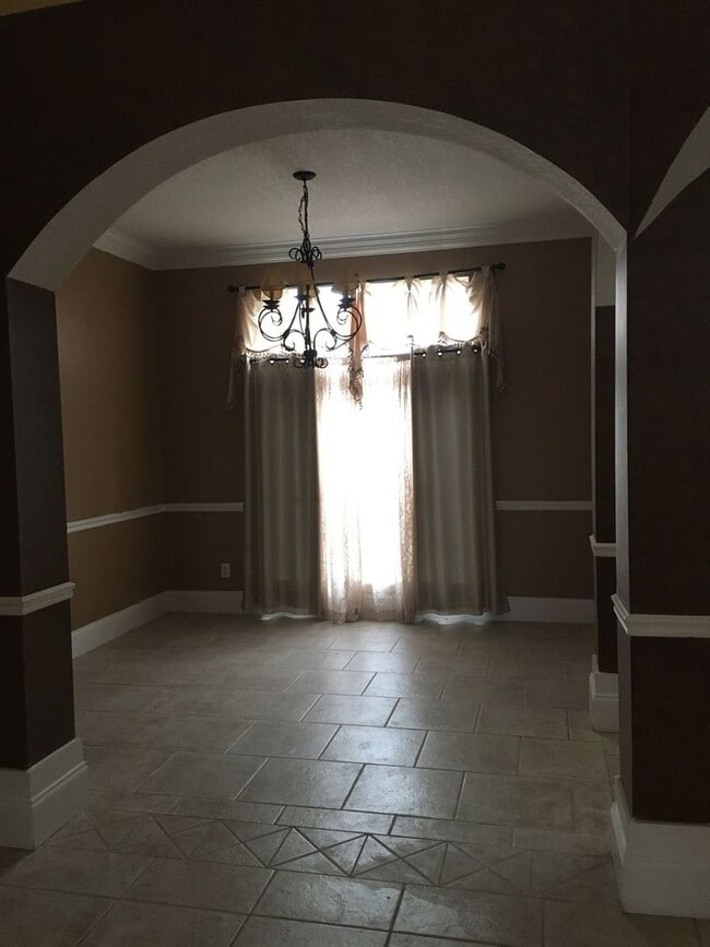 Photo - Beautiful, Custom-Built Home in Established & Coveted MOWAT HIGHLANDS!