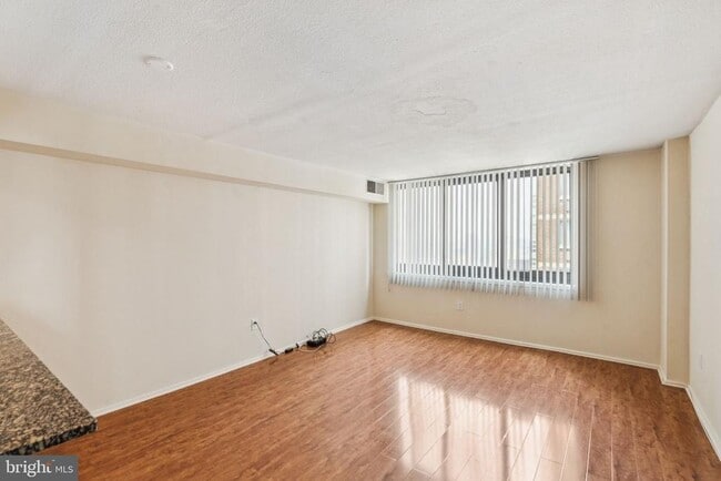 Building Photo - 1420 Locust St Unit 28H-R