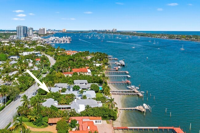 Building Photo - 3208 N Flagler Dr