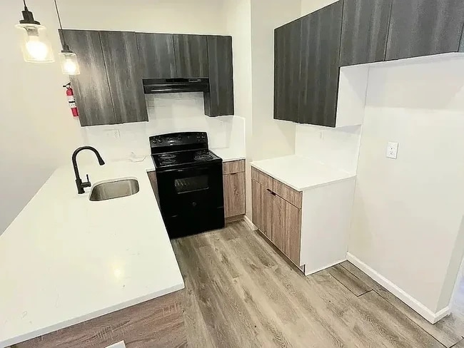 Photo - 383-385-385 Avon Ave Unit 383-2L