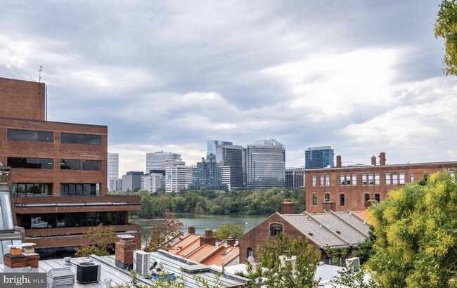 Photo - 3210 Grace St NW Unidad 308