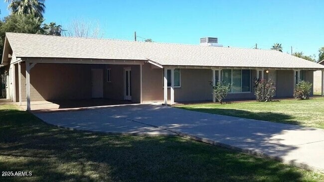 Building Photo - 4808 N 29th Pl Rental