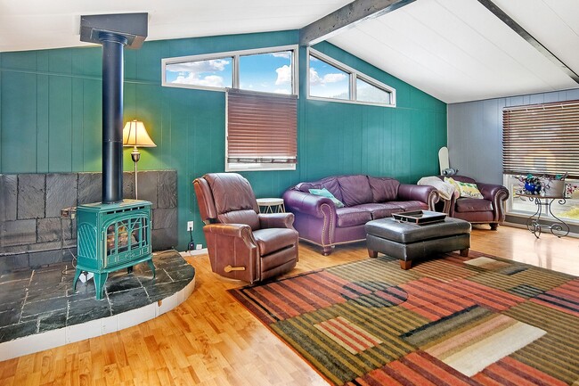 Pets Negotiable, Open Floor Plan and Stora... - Pets Negotiable, Open Floor Plan and Stora... House
