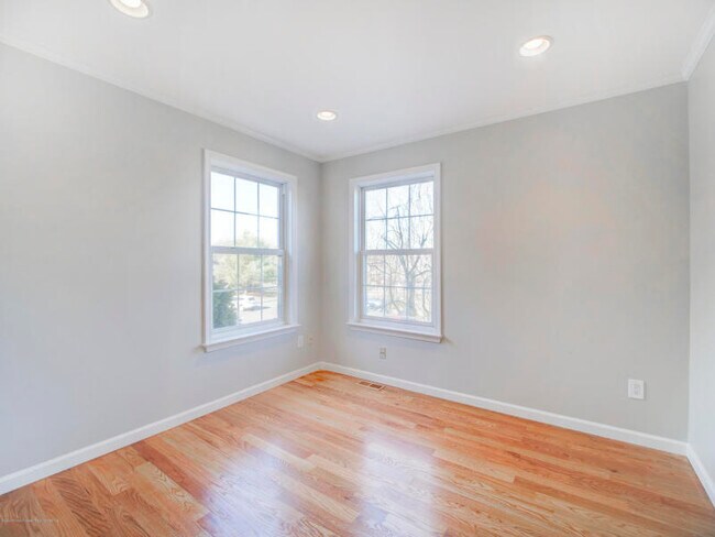 Photo - 869 Mariposa Ct