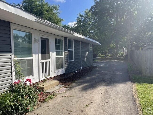 Building Photo - 1139 Hollywood Dr Rental