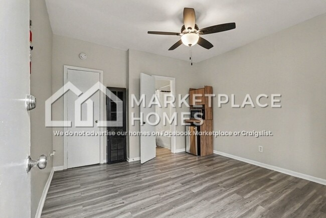 Photo - 876 Custer St