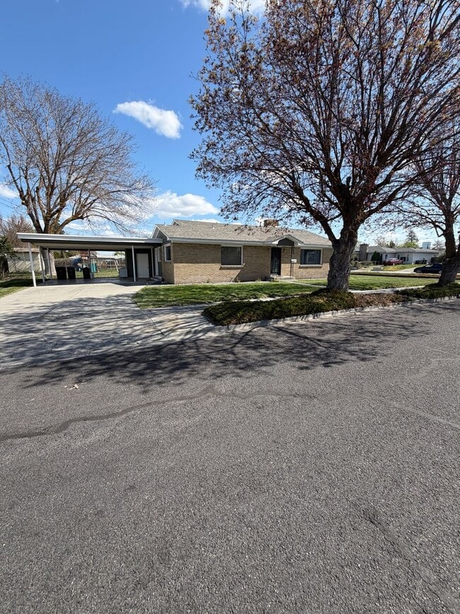 Photo - Corner Home In Lakeview Terrace