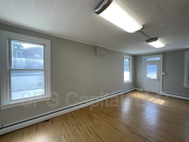 Photo - 201 W North St