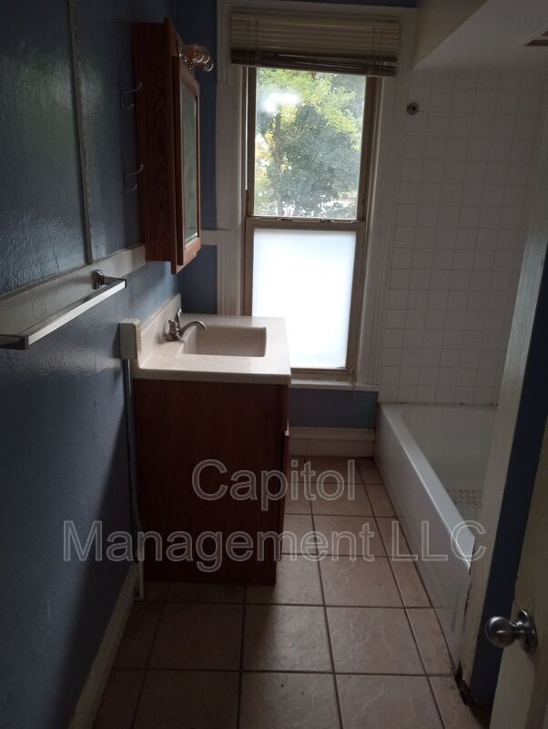 Photo - 319 W Saginaw St Unidad 1