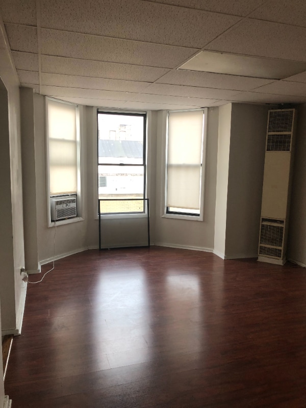 Building Photo - 2988 S Archer Ave Rental