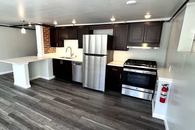 Photo - 45 E King St Apartments