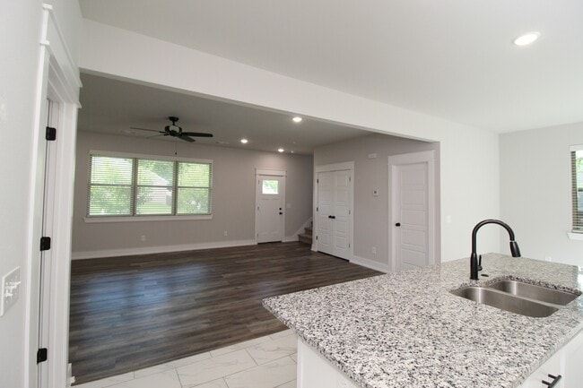 Photo - 11 Hillswick Dr