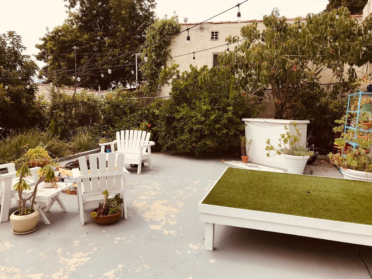 Back outdoor fire pit and bar space - 1426 Allesandro St Unit Mediterranean Duplex