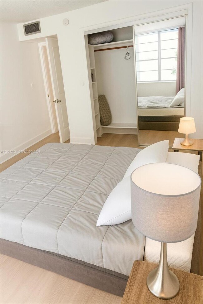 Photo - 1732 Meridian Ave Unit 502