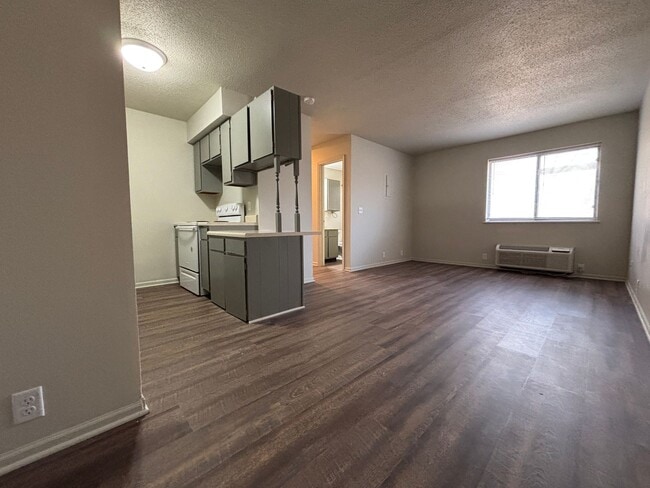 Building Photo - Renovated 2 Bedroom, 1 Bath Apartment at the Brookside Apartments! Unit 322