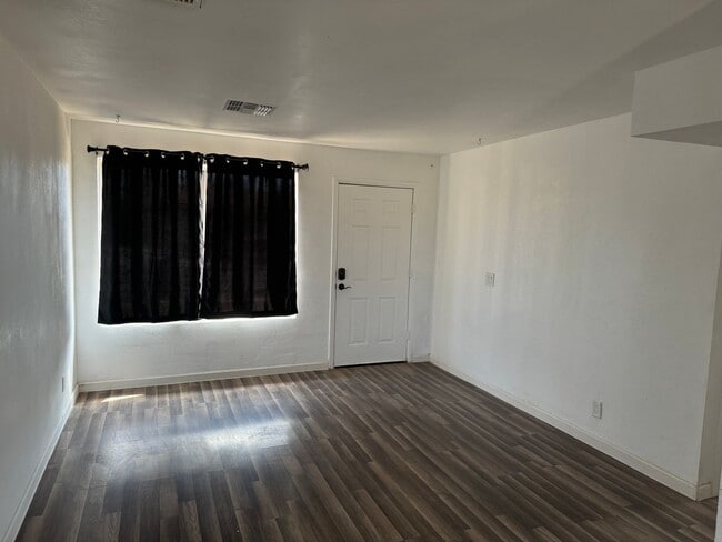 Photo - 940 N Sonora St