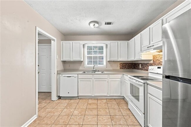Photo - 136 Sterling Ct