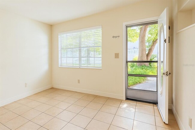 Photo - 180 2nd St SW